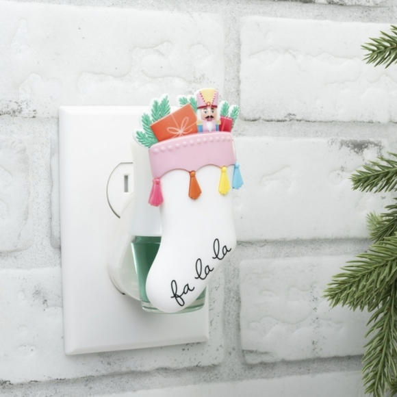 3 Pc Fragrance Oil Diffuser Bundle -  Gnome, Red Truck & Fa La La Stocking - Picture 10 of 12